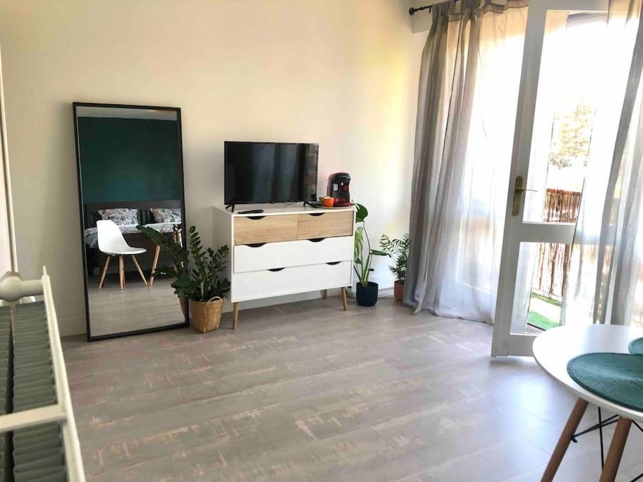 Cozy Studio With Balcony And Free Parking Aix-en-Provence Bagian luar foto